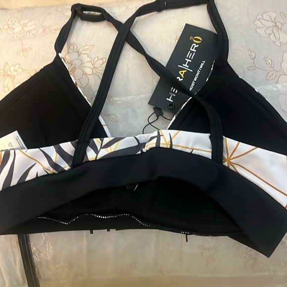 Hera x Hero Women's Seamless C Back Sports Bra in Black/white Color NWT - Picture 7 of 9